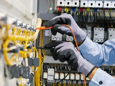 Warum die Prüfung ortsfester elektrischer Anlagen nach BetriSichV unverzichtbar ist