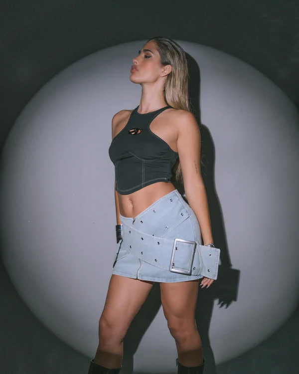 Mit Rave Outfits Damen von Venga Store zu unvergesslichen Club- und Festival-Erlebnissen