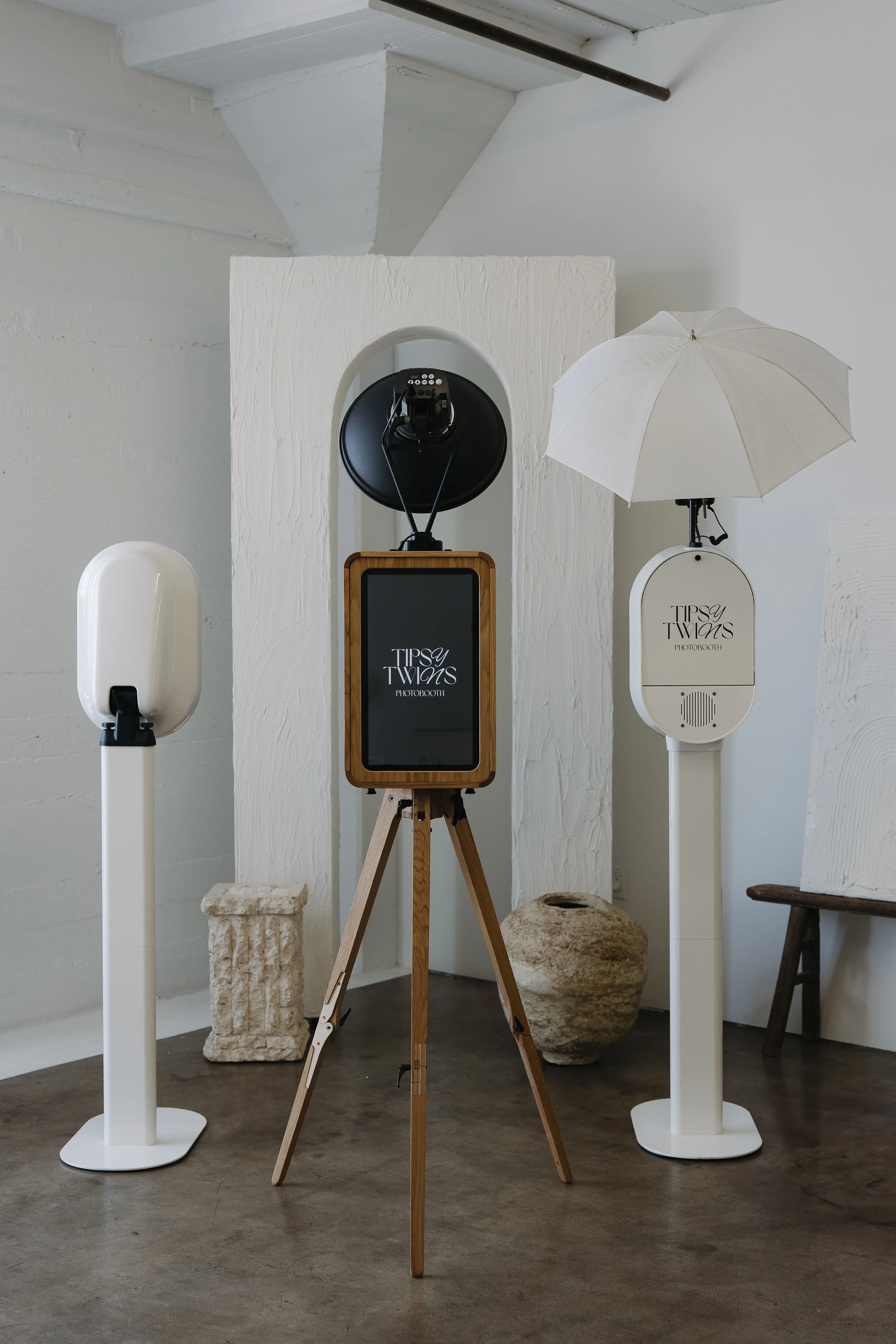 Beeindrucken Sie Ihre Gäste mit der modernen KI Fotobox Messe und realistischer Gesichtstausch-Technologie