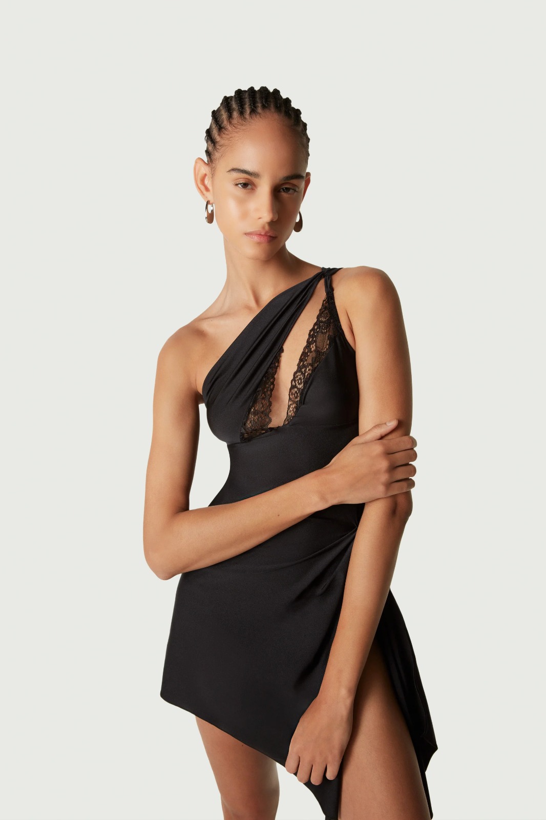 Glamour pur mit dem Minikleid Schwarz von Arcinora