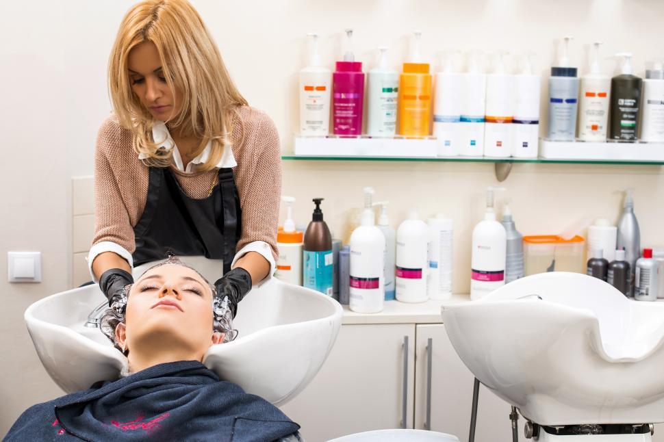 Frisör Waschbecken mit Wellnessgefühl – Der erste Schritt zur Entspannung
