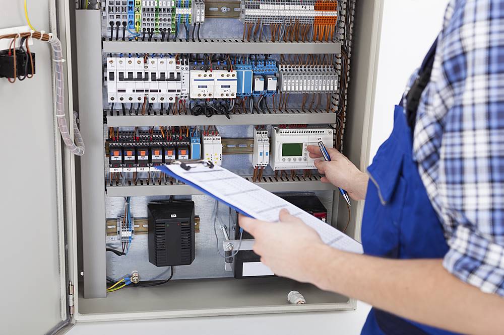 Prüfung elektrischer Anlagen: Rechtliche Konsequenzen bei Nichteinhaltung