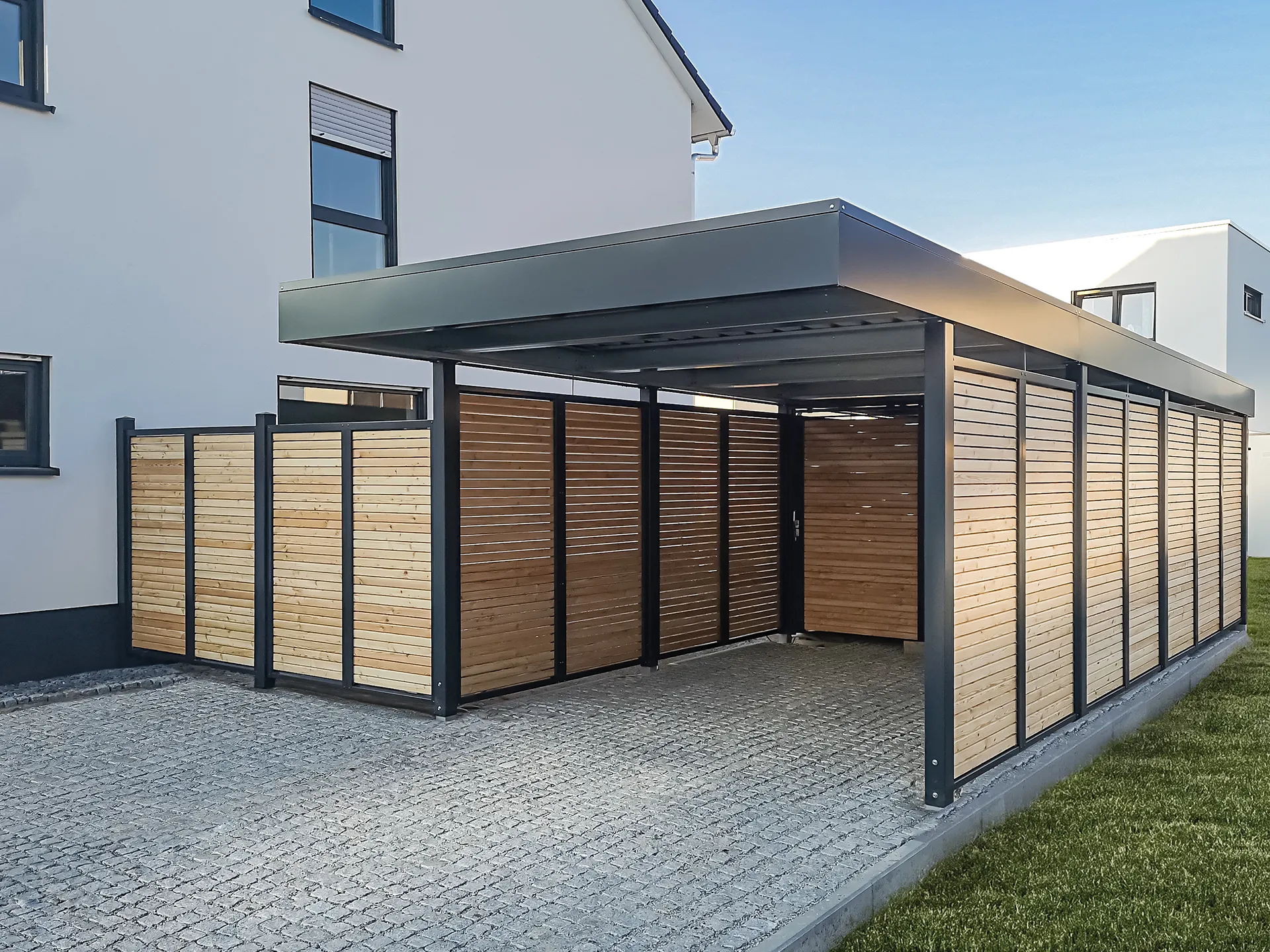 Terrassenüberdachung Alu vs. Holz – ein Vergleich