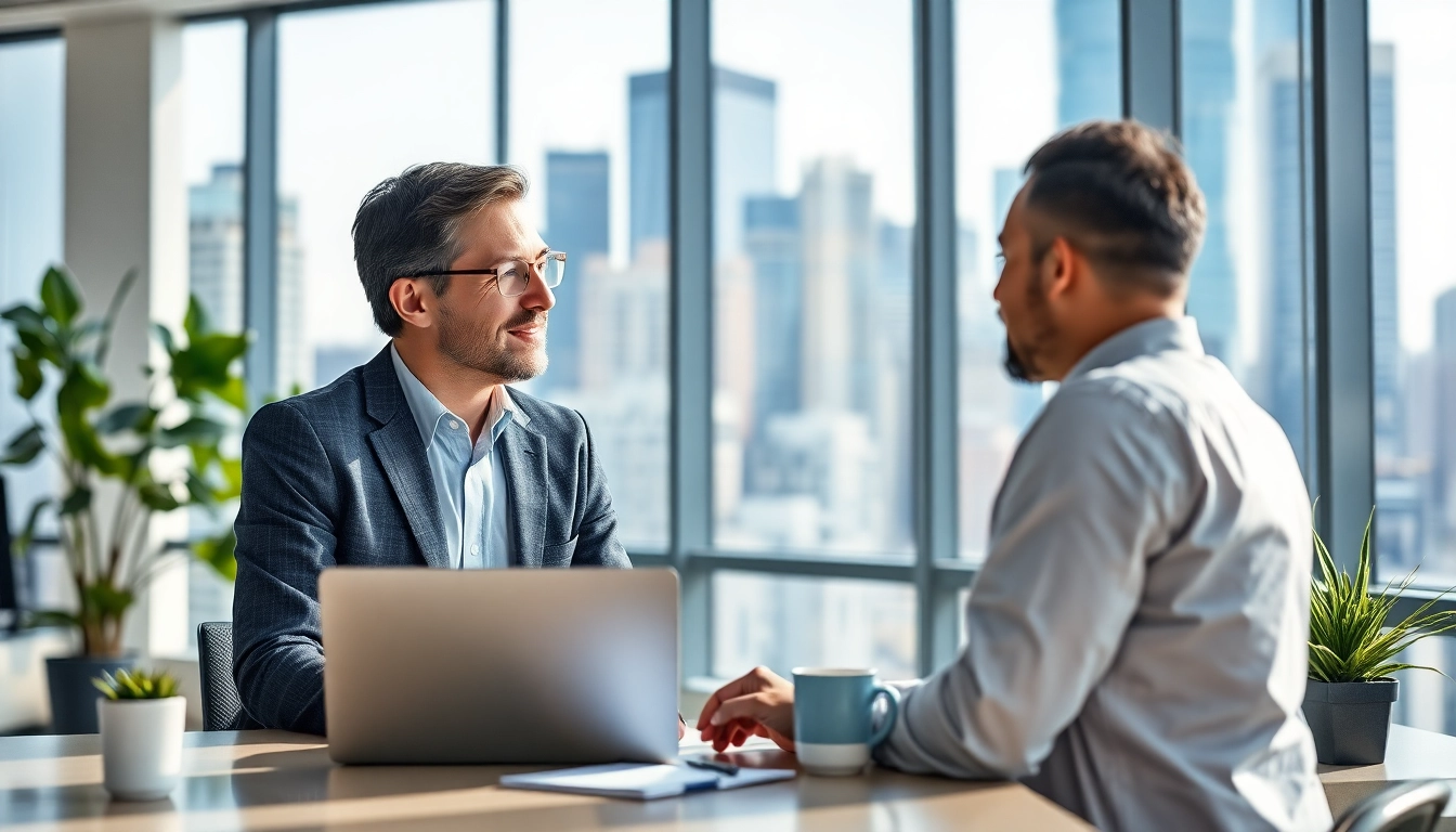 Headhunter Schweiz im Gespräch mit einem Kandidaten in modernem Bürosetting.